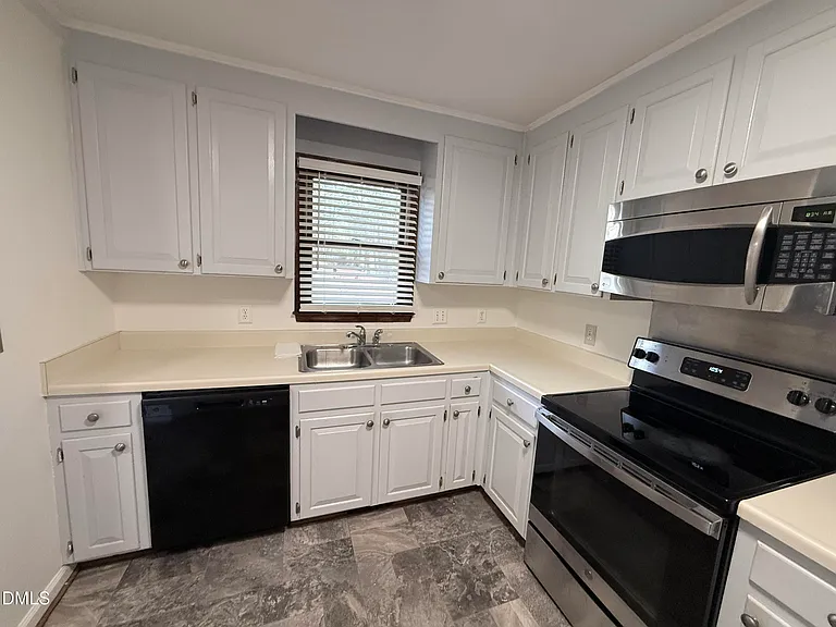 5544 Sharpe Dr — Photo 9