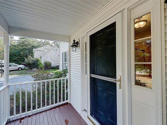 4th image of 41 White Oak Ct