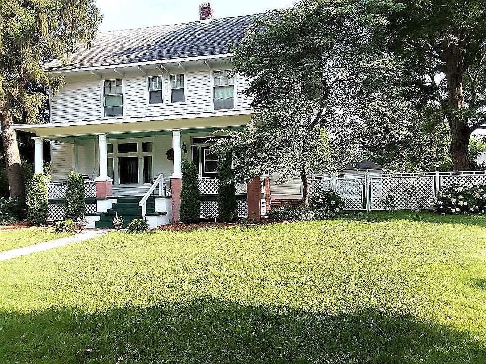 1st image of 302 E McKnight St
