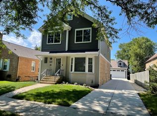 7104 N Mankato Ave, Chicago, IL 60646