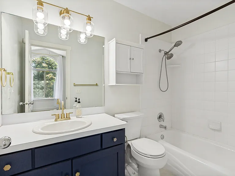 1137 E Holmes Creek Ln — Photo 13