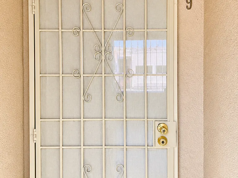 Hollyking Apartments — Photo 27