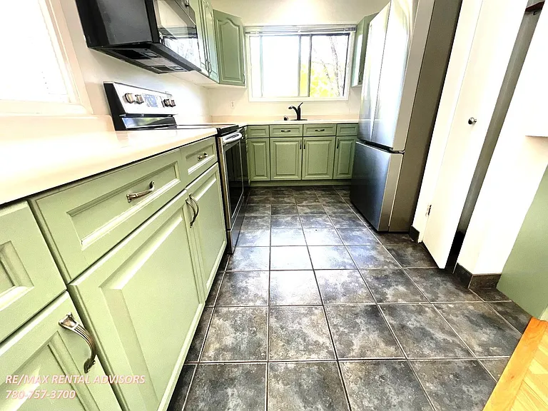 9720 152nd St NW — Photo 3