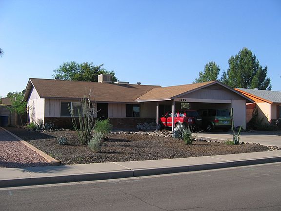 Desert landscaped w/drip