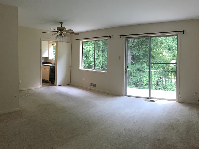 10512 Weymouth St #203 — Photo 4