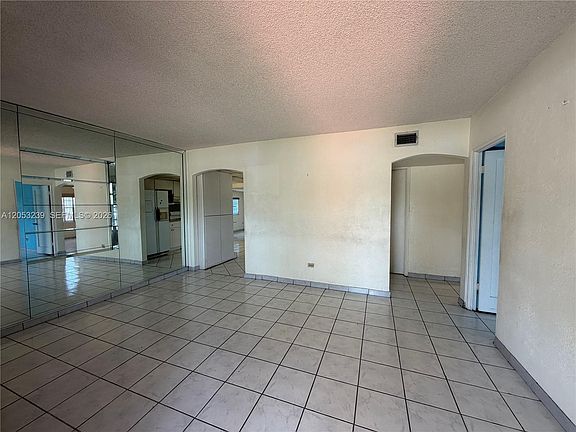 5th image of 881 E 14th St