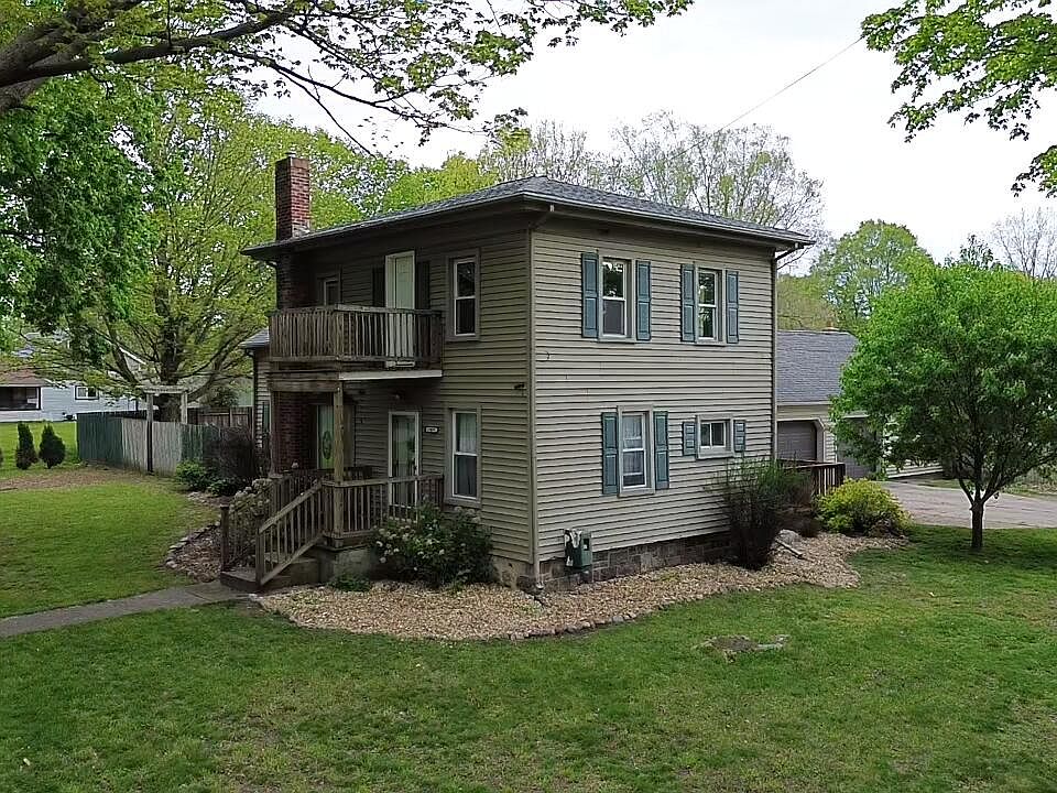 1st image of 709 E Isham St