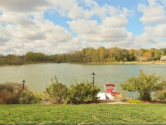 3rd image of 1384 Crystal Lake Dr