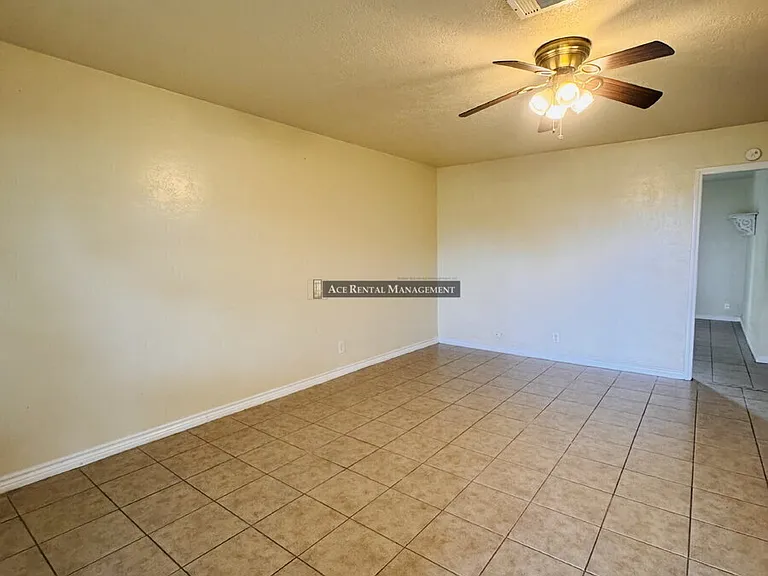 295 Henry St — Photo 2
