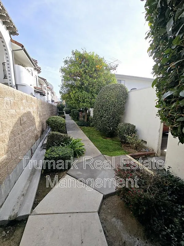 2 bed, 2.0 bath, 980 sqft, $2,345 — Photo 3