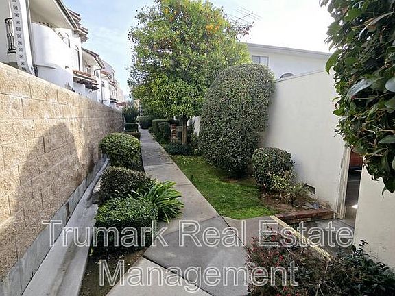3rd image of 1346 N Columbus Ave #3