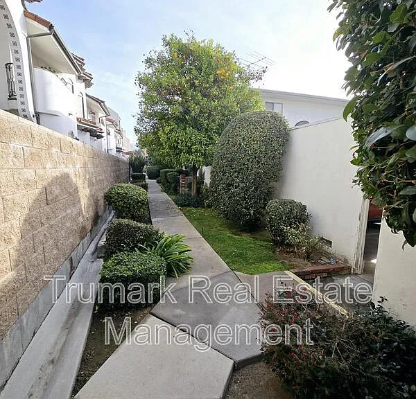 1346 N Columbus Ave #3 — Photo 3
