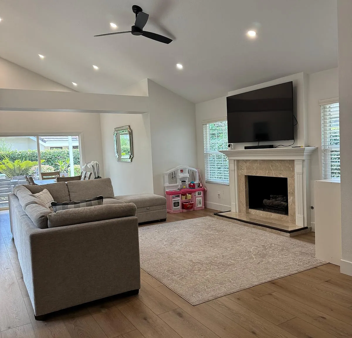 Coral Lk, Irvine — Photo 2