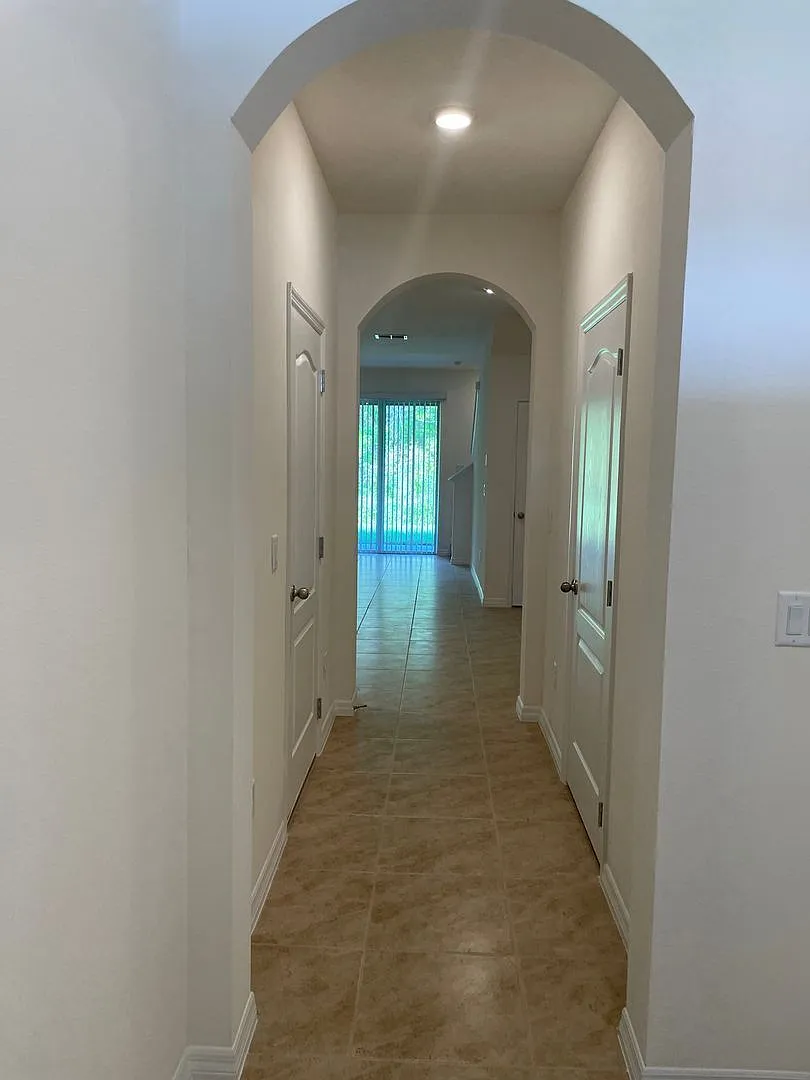 3 bed, 2.5 bath, 1758 sqft, $1,899 — Photo 3
