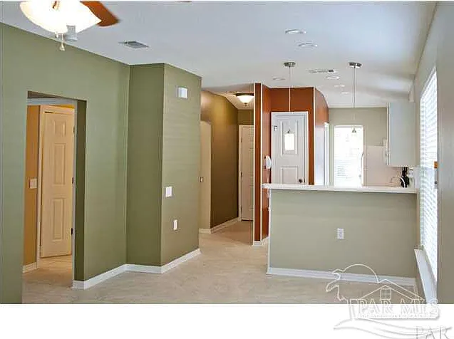 2 bed, 1.0 bath, 888 sqft, $1,300 — Photo 3
