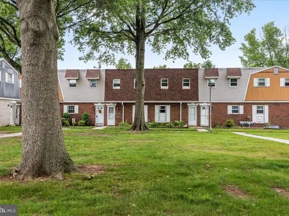 630 Village Ln, Pottstown, PA 19464