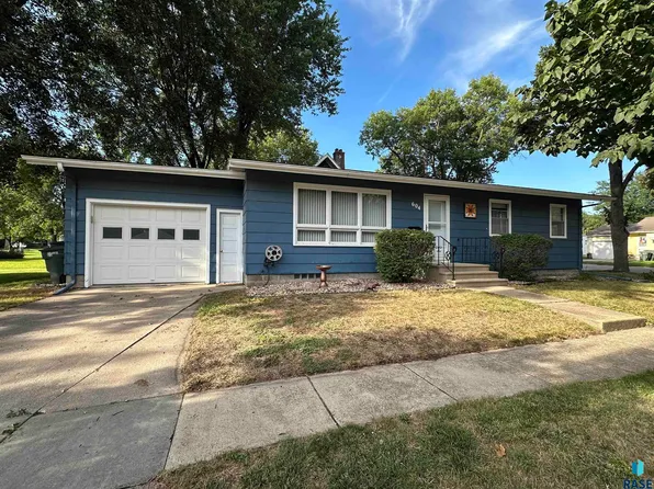 604 W Warren St, Luverne, MN 56156