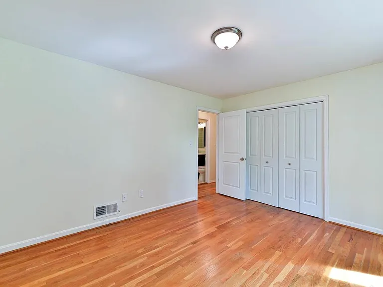 8700 Sudbury Pl — Photo 13