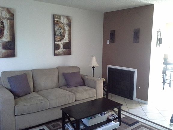 Living room w fireplace