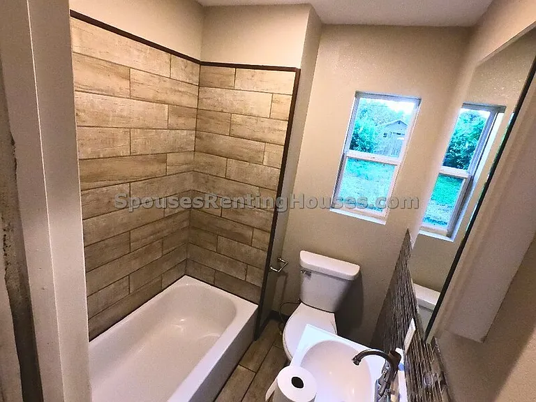 2722 Doctor Andrew J Brown Ave — Photo 10