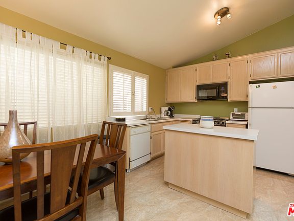 2nd image of 5465 Newcastle Ave APT 7