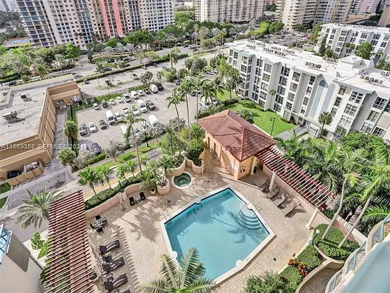 17555 Atlantic Blvd #1101 — Photo 31