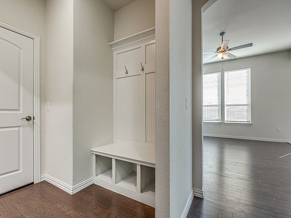 4th image of 5625 Merchant Dr