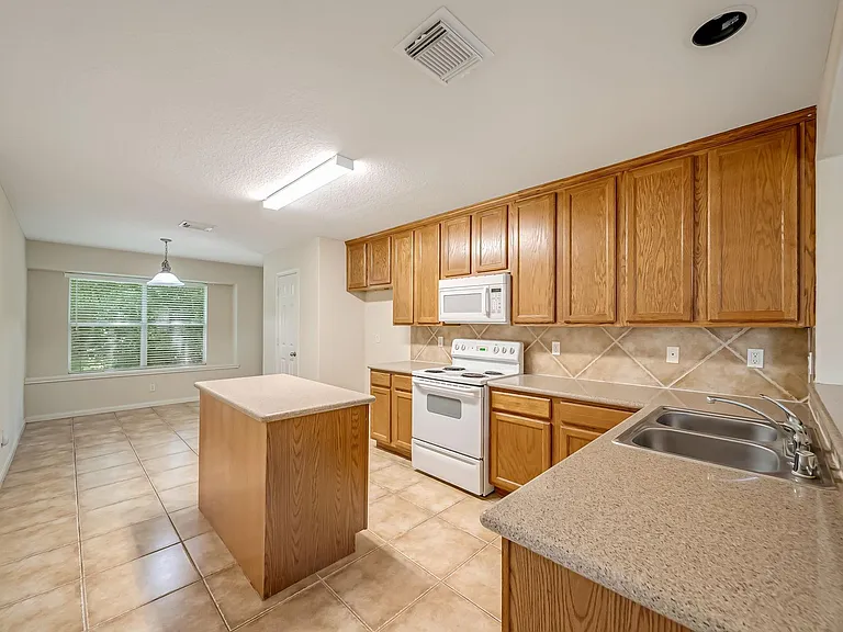 12810 Lake Shore Dr — Photo 11