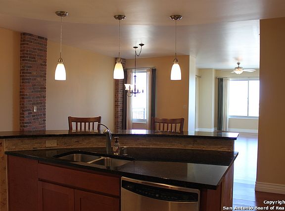4th image of 215 N CENTER #1603