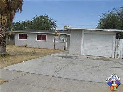 38622 3rd St E photo 1