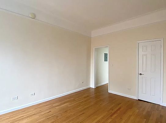 2nd image of 158 W 72nd St #4T