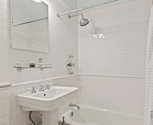 5th image of 406 W 46th St APT 4A