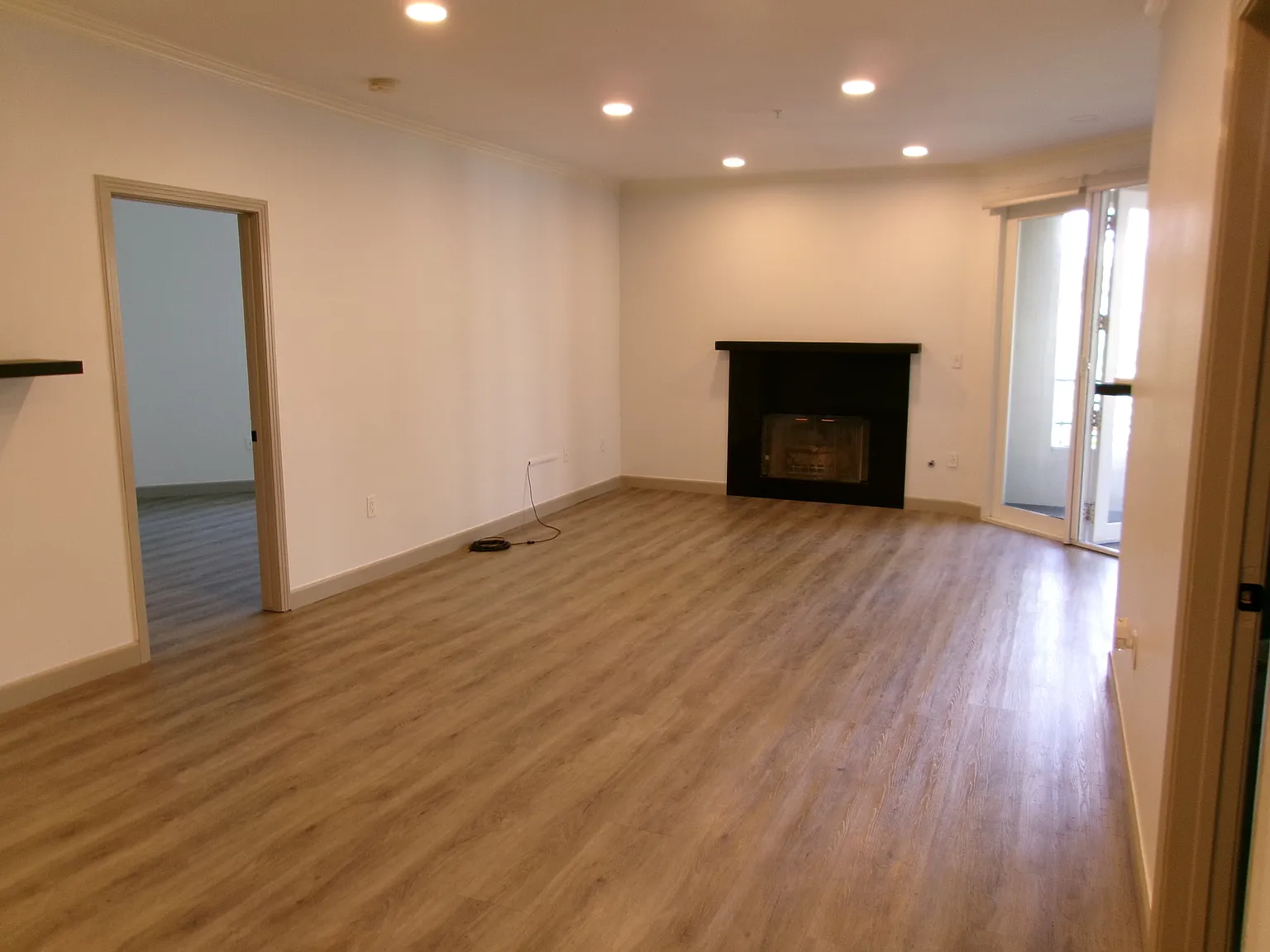 2 bed, 1326 sqft, $3,695 — Photo 4