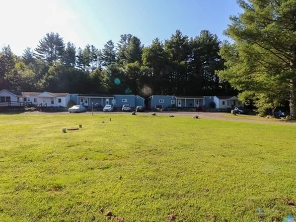 Wayside Apartments, 3910 Route 447 APT 5, Cresco, PA 18326