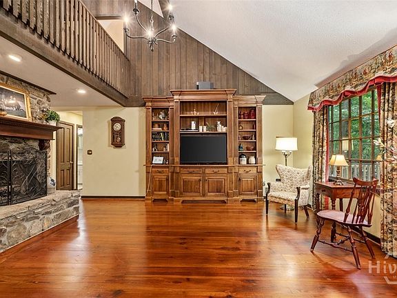 4th image of 265 Great Oak Drive