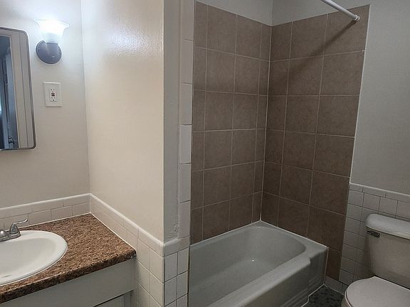 5th image of 206 Fairlane Dr APT 20