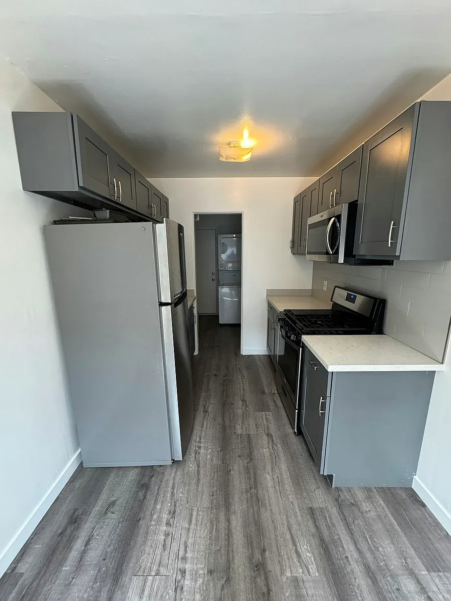 Kitchen - 1156 Van Buren Ave #A
