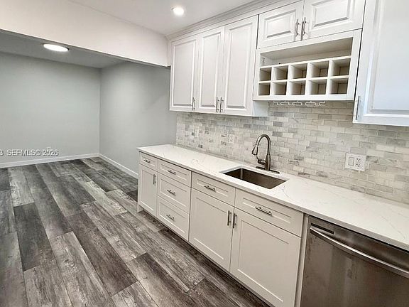 3rd image of 15 SE 13th St #2