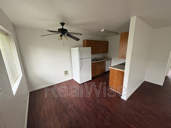 4th image of 411 W 1st Ave