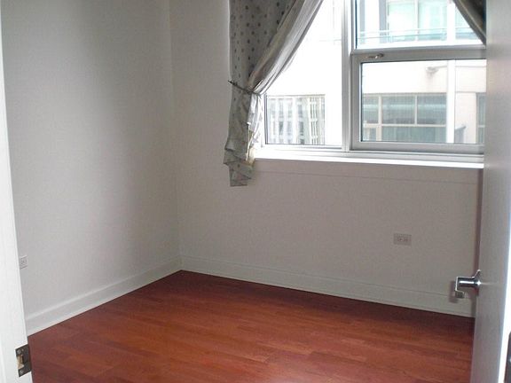 3rd image of 1305 S Michigan Ave APT 1408