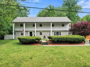 6 Secada Dr, Clifton Park, NY 12065