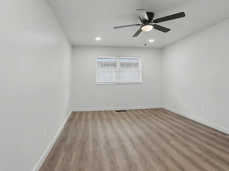 5900 N Ross Ave — Photo 22