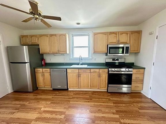 5th image of 224 Pierre Ave Floor 2