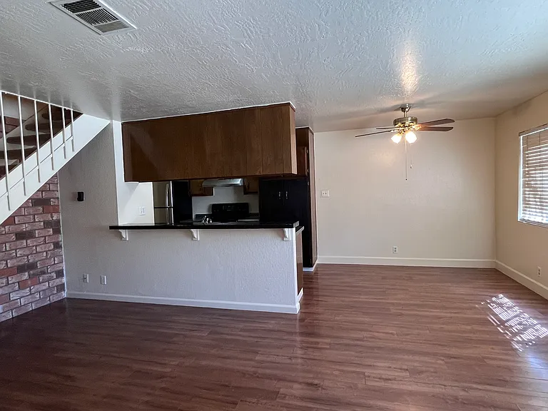 2205 Peppertree Way — Photo 8