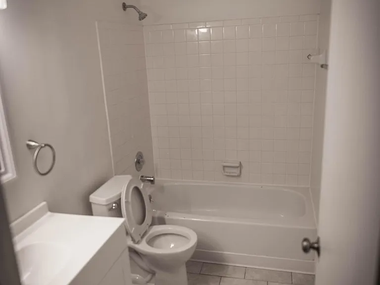48 Woodland Hills Dr #8 — Photo 10