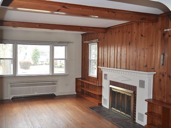 3rd image of 621 Ayres Ave