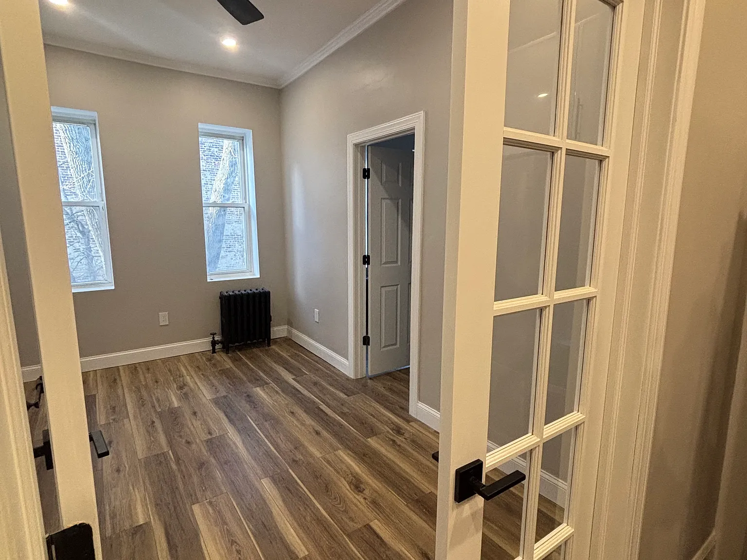 219 Mallory Ave — Photo 3