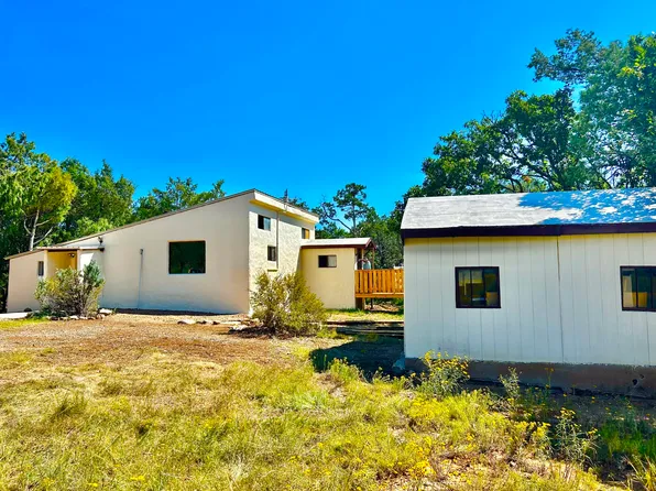 13 N Valley Rd, Tijeras, NM 87059