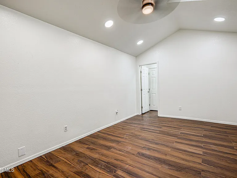 5733 Saplinas Rd — Photo 12