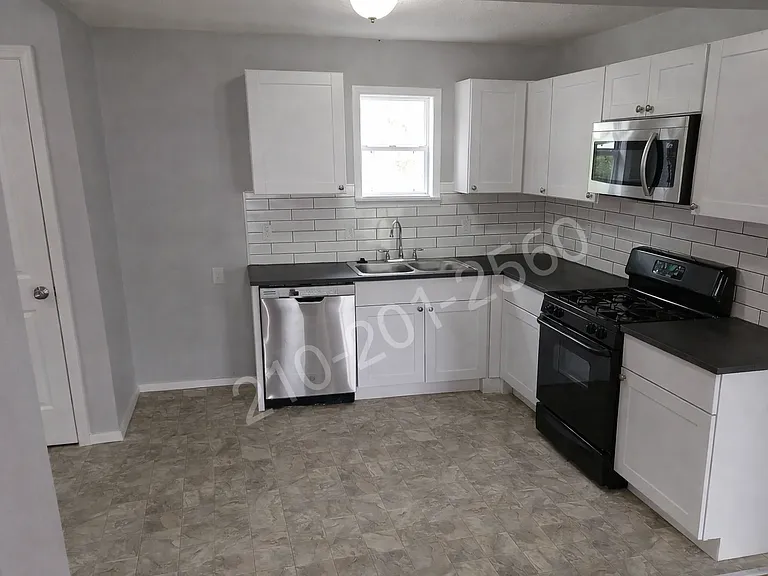 711 Lovera Blvd — Photo 4